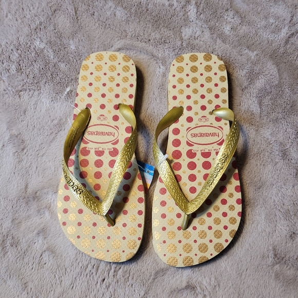 Havaianas Shoes - Brand New NWT Havaianas Golden Sun Flip Flops - 7/8